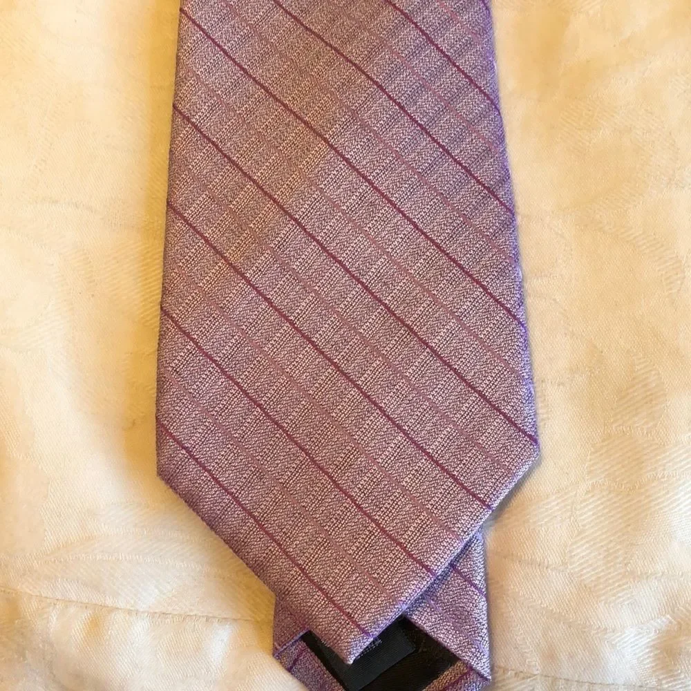 Calvin Klein silk Blend tie. Gently Used
